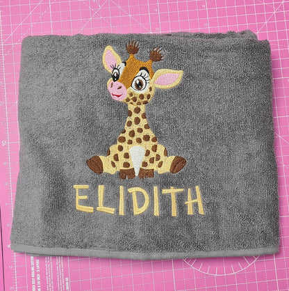 Personalised Giraffe Towel, Childrens Safari Gift, Personalised Hand Bath Towel Sheet, Childrens Bath Towel, Bath Time Gift New Baby