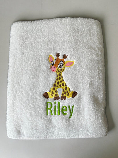 Personalised Giraffe Towel, Childrens Safari Gift, Personalised Hand Bath Towel Sheet, Childrens Bath Towel, Bath Time Gift New Baby