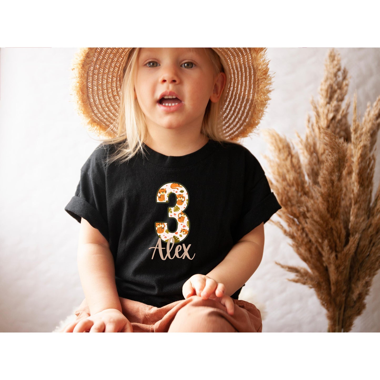 Personalised number and name safari T-Shirt / Animal theme sweatshirt / safari animals Outfit / Birthday Outfit